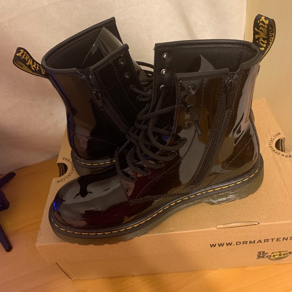 Kids Dr. Martens 1460 8-Eye Patent Boot - Black (WORN)